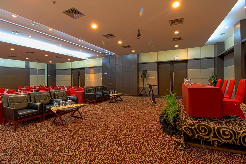 Bela International Hotel & ConventionТернате Экстерьер фото