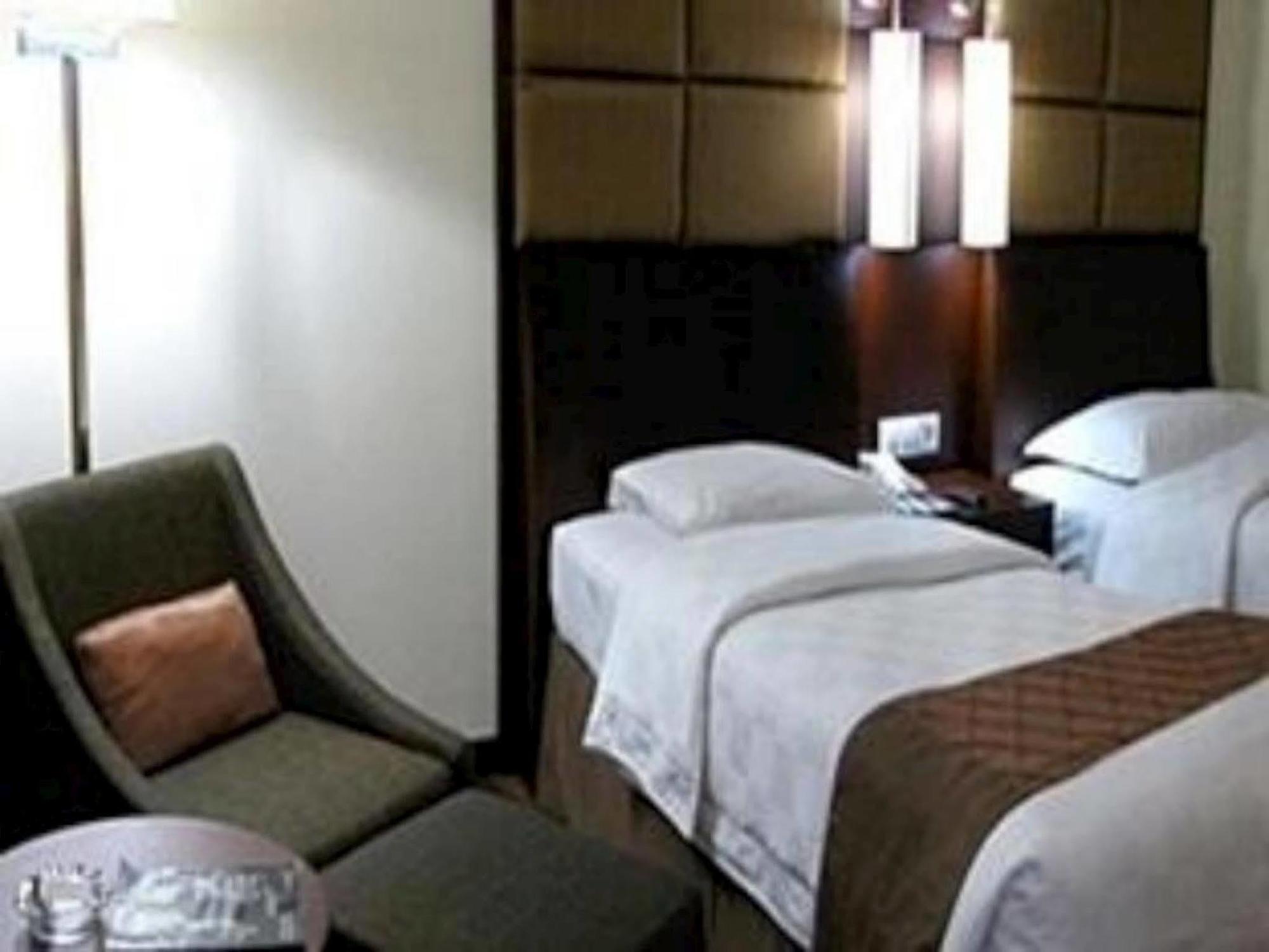 Bela International Hotel & ConventionТернате Экстерьер фото