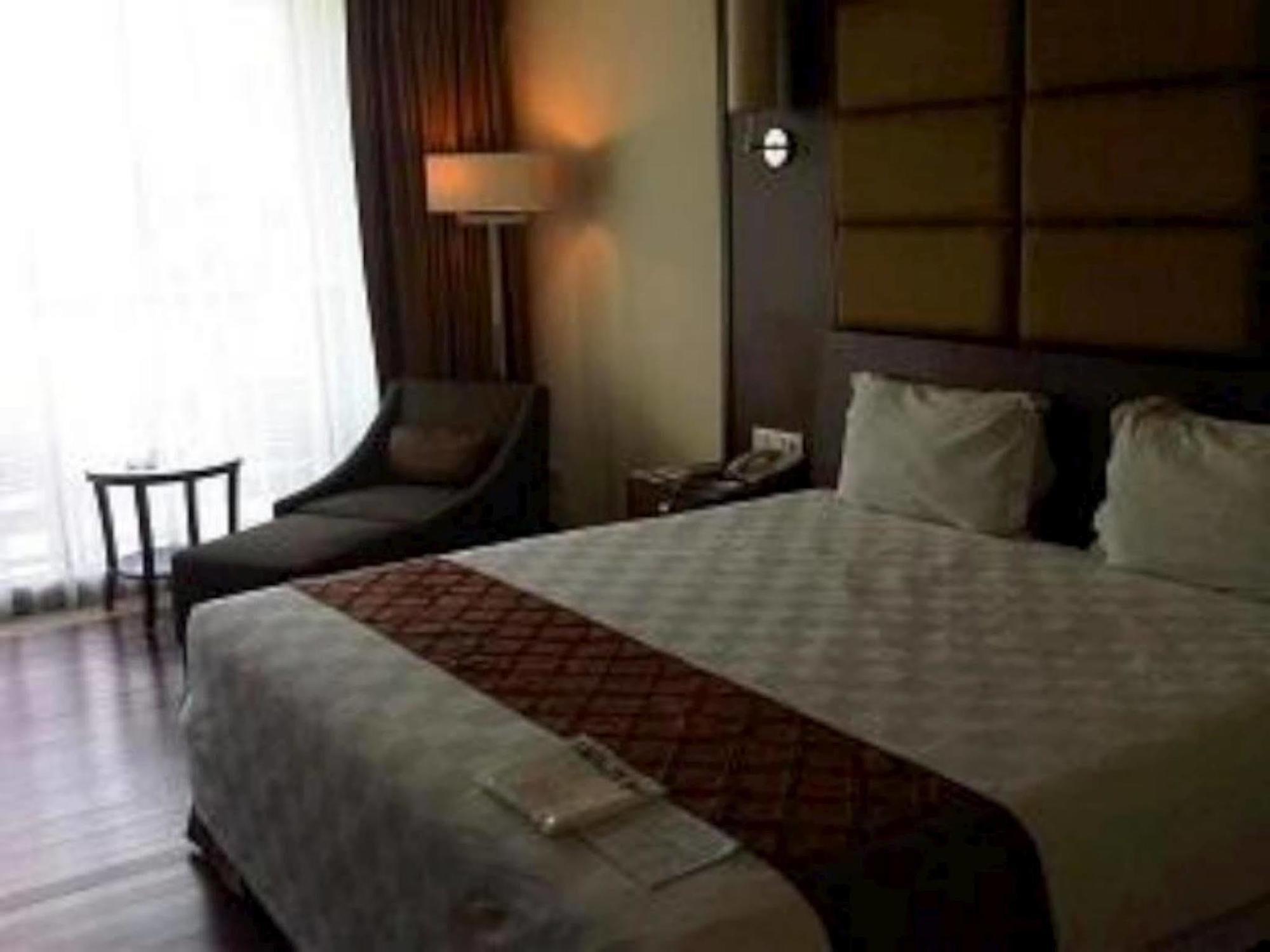 Bela International Hotel & ConventionТернате Экстерьер фото