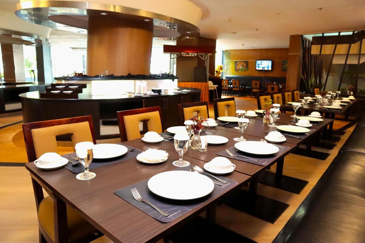 Bela International Hotel & ConventionТернате Экстерьер фото