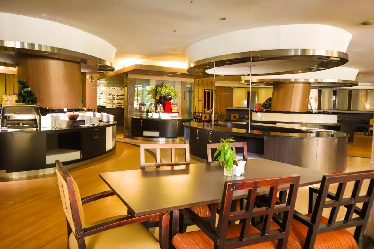 Bela International Hotel & ConventionТернате Экстерьер фото