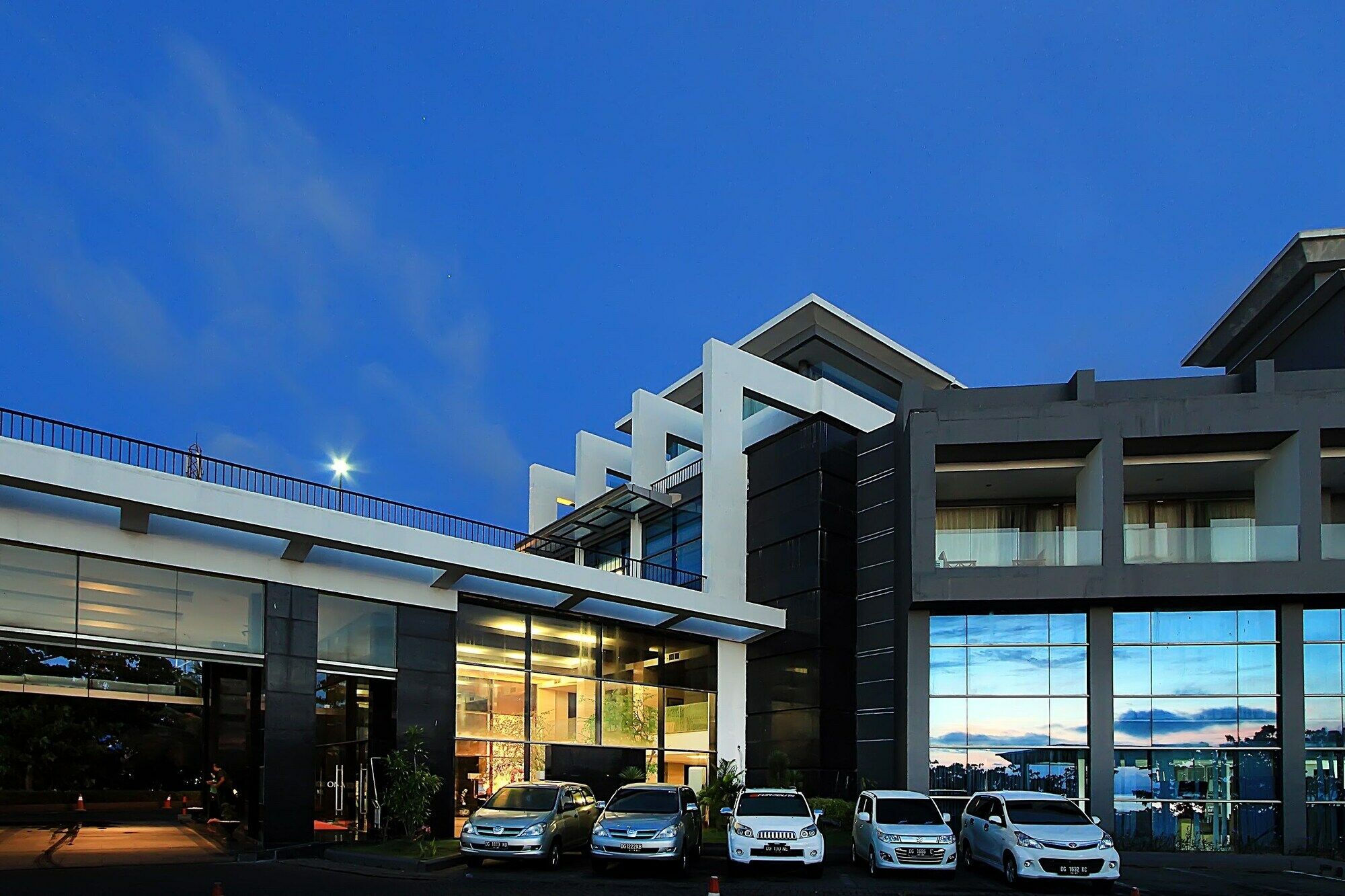 Bela International Hotel & ConventionТернате Экстерьер фото