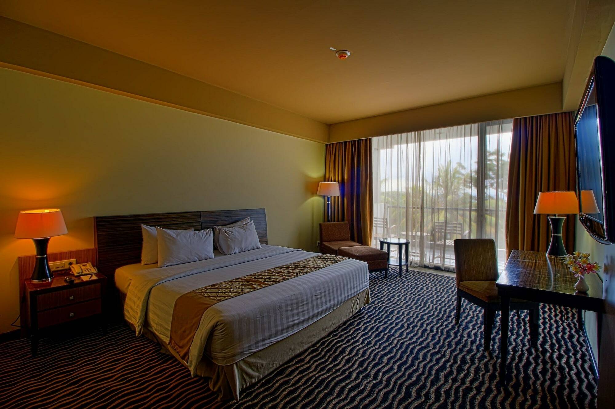 Bela International Hotel & ConventionТернате Экстерьер фото