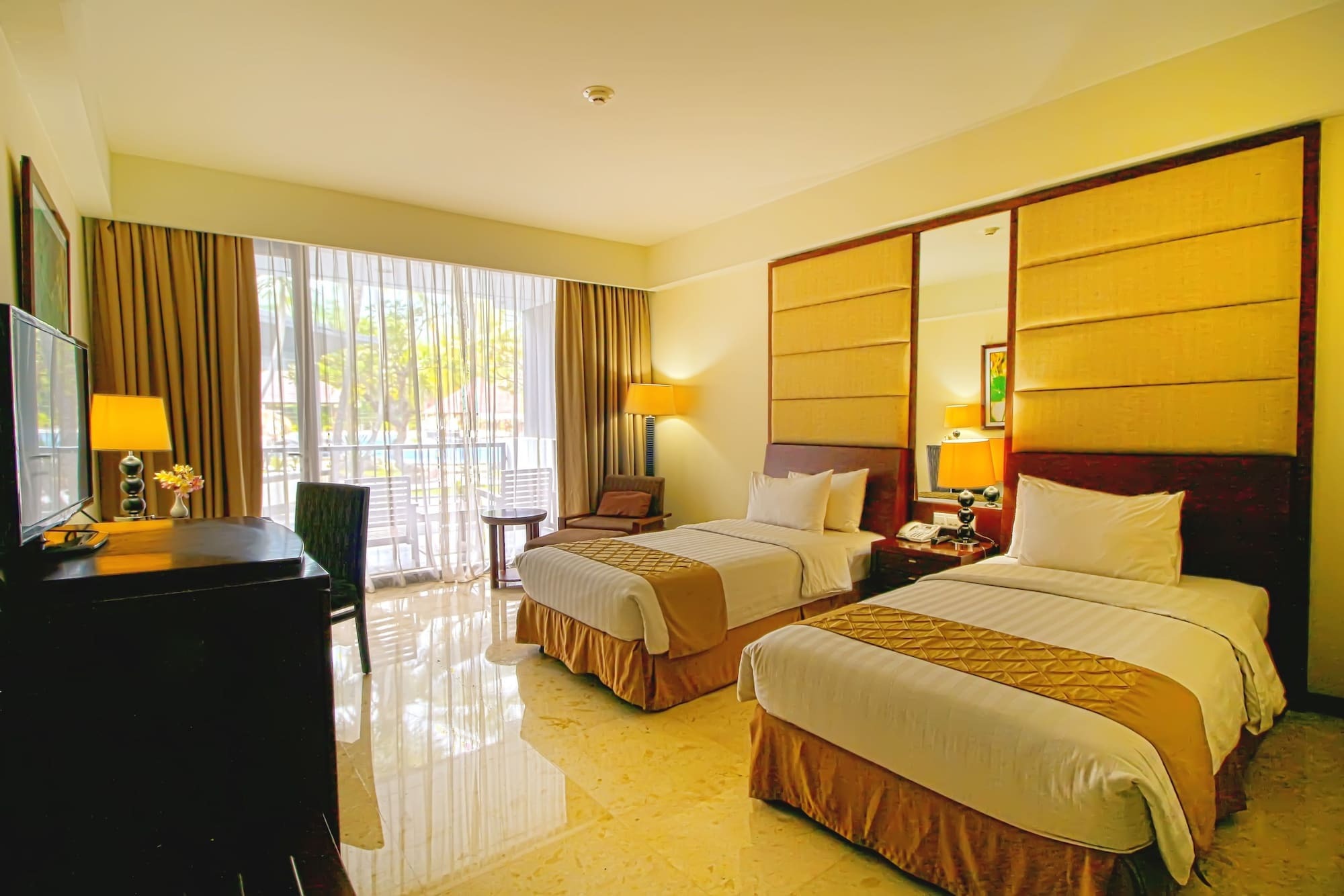 Bela International Hotel & ConventionТернате Экстерьер фото