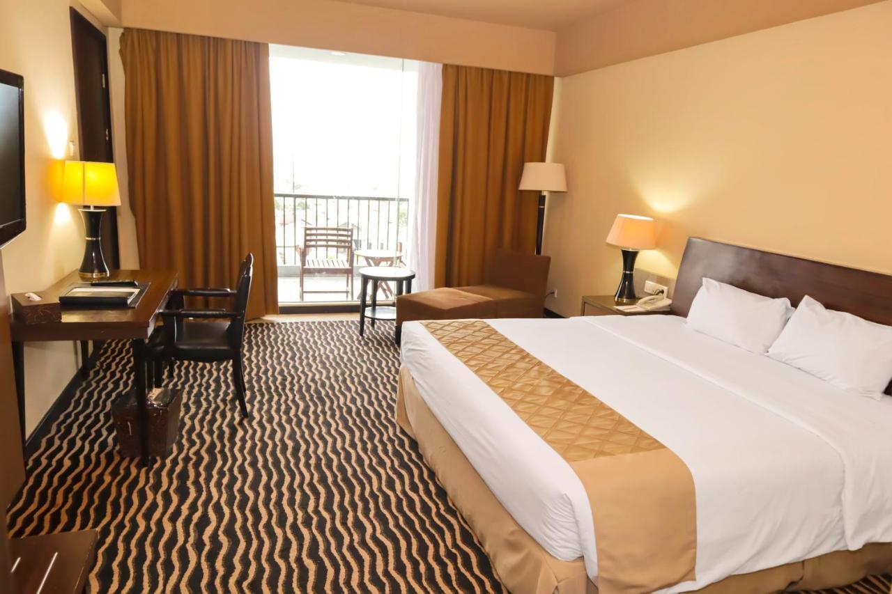 Bela International Hotel & ConventionТернате Экстерьер фото