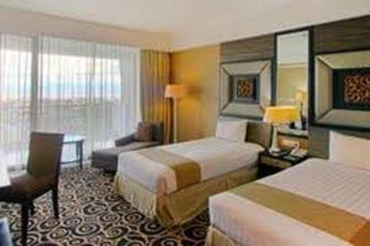 Bela International Hotel & ConventionТернате Экстерьер фото